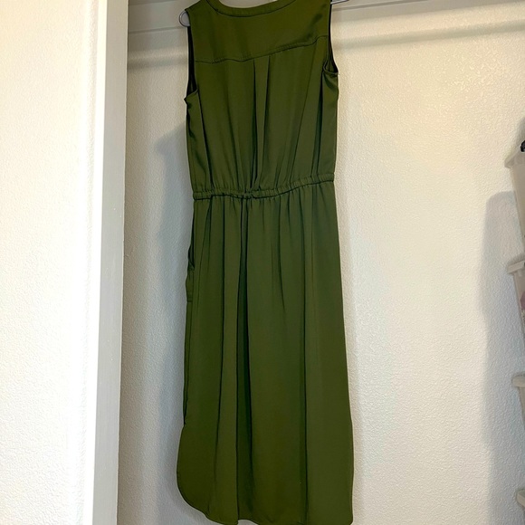 Long green dress with pockets - Picture 2 of 2